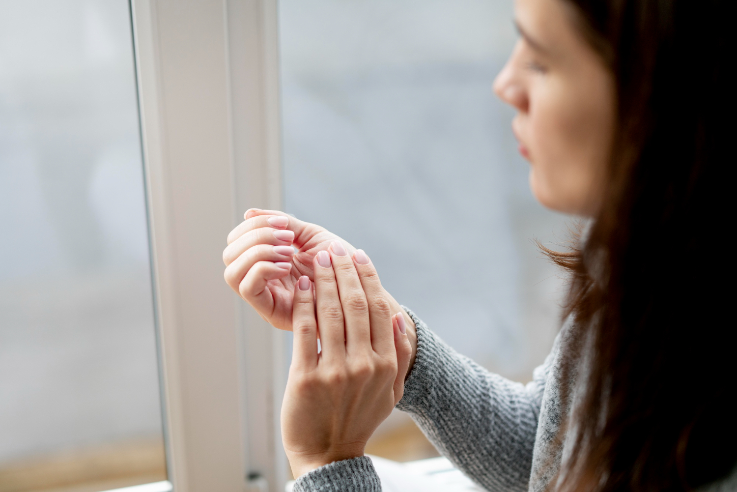 Kokių vitaminų trūksta, jeigu skilinėja nagai?